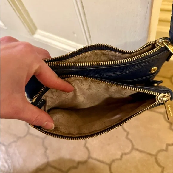 Michael Kors navy blue leather crossbody bag - Picture 9 of 11